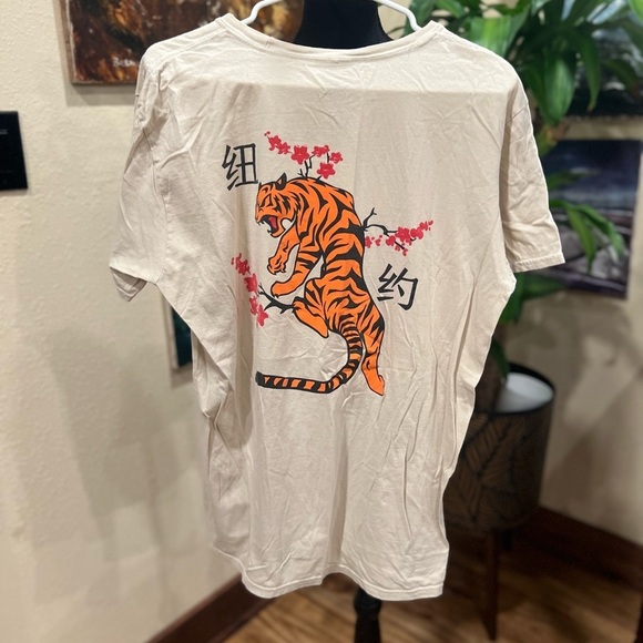 Tiger t-shirt size large in GUC - Picture 5 of 5